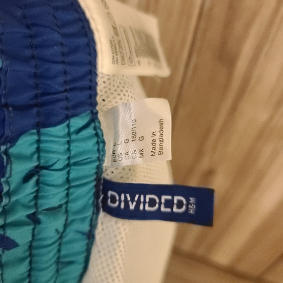 H&M Divided Swim Hibiscus Trunks M - Picture 2 of 2